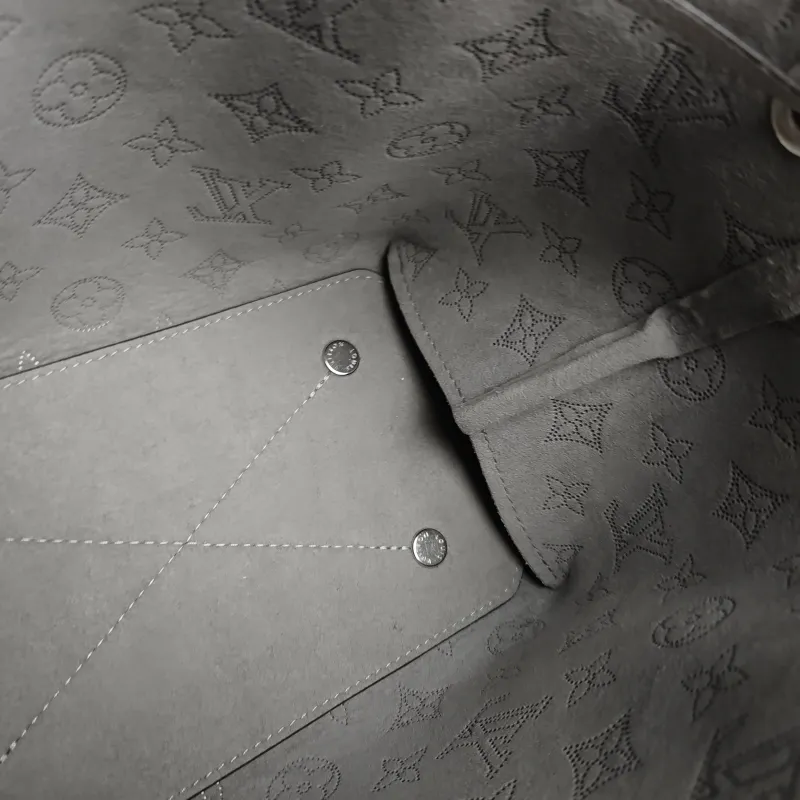Louis Vuitton Crossbody Bag BELLA Grey Calfskin One Size 22 × 14 × 19 cm — detail view 10 of 10