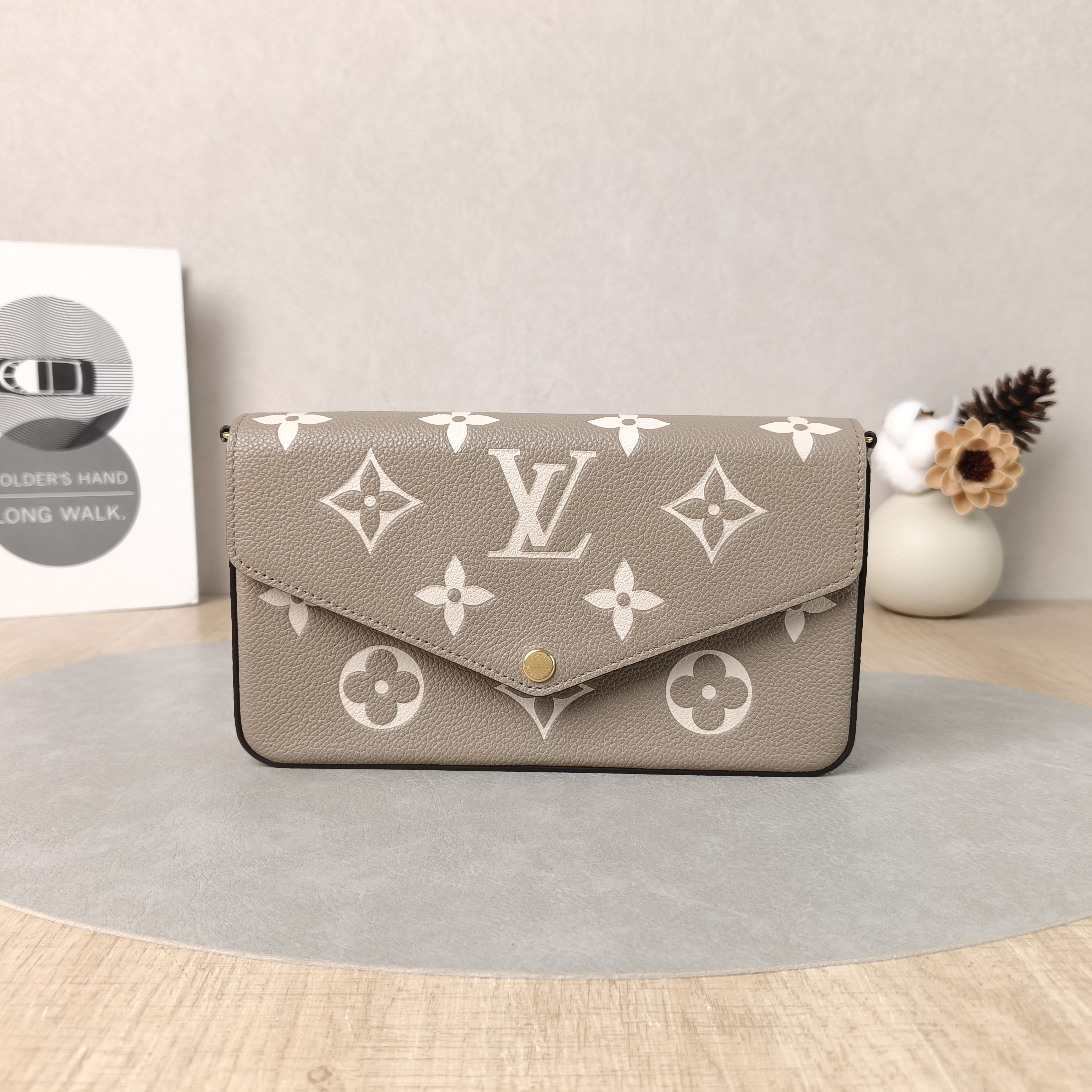 Louis Vuitton Crossbody Bag Pochette Félicie · White Calfskin Small21 × 3 × 12 cm