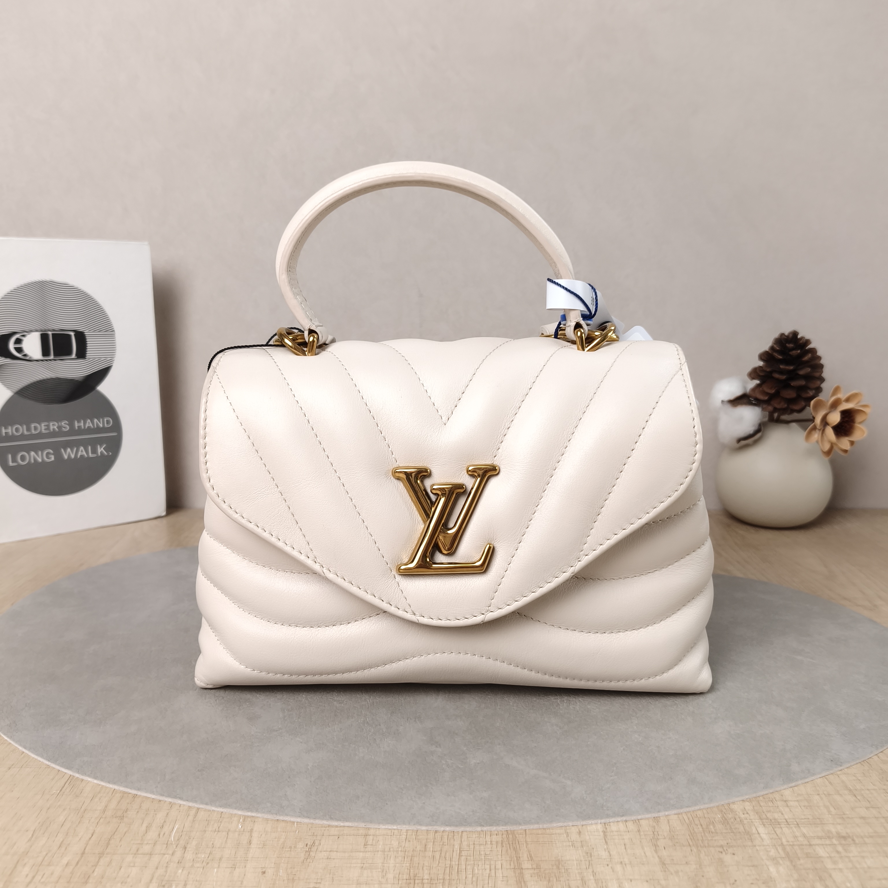 Louis Vuitton Crossbody Bag New Wave Hold Me Top Handle Bag White Calfskin One Size23 × 10 × 15 cm