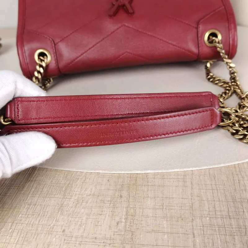 SAINT LAURENT Crossbody Bag Niki Red D Lambskin Small21 × 7.5 × 16 cm — detail view 4 of 13