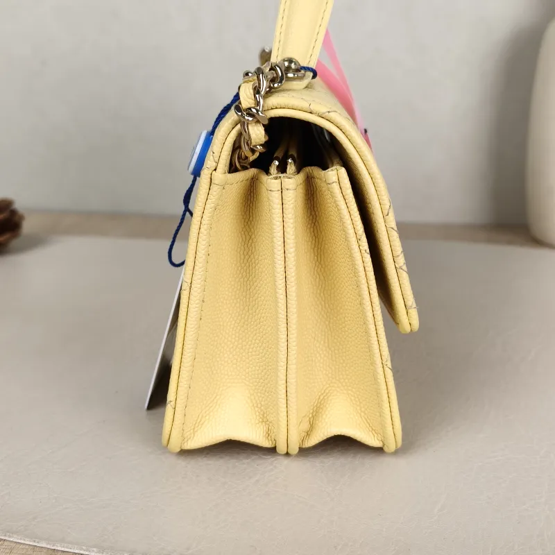 Chanel Crossbody Bag Yellow Grained Calfskin One Size 19 × 7 × 11.5 cm — detail view 3 of 12