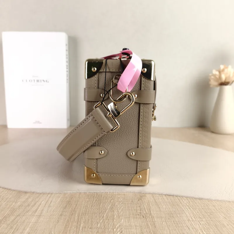 Louis Vuitton Crossbody Bag Side Trunk Box Calfskin Medium 23.5 × 8.5 × 16 cm — detail view 7 of 10