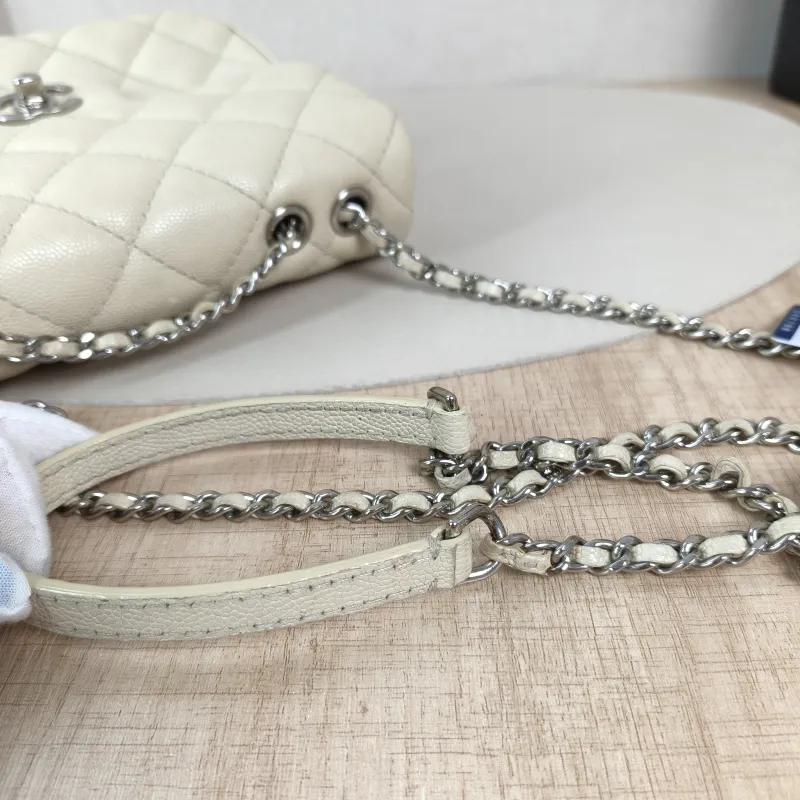 Chanel Crossbody Bagcf Collection Crossbody Bag White Calfskin One Size19 × 7 × 16 cm — detail view 3 of 16