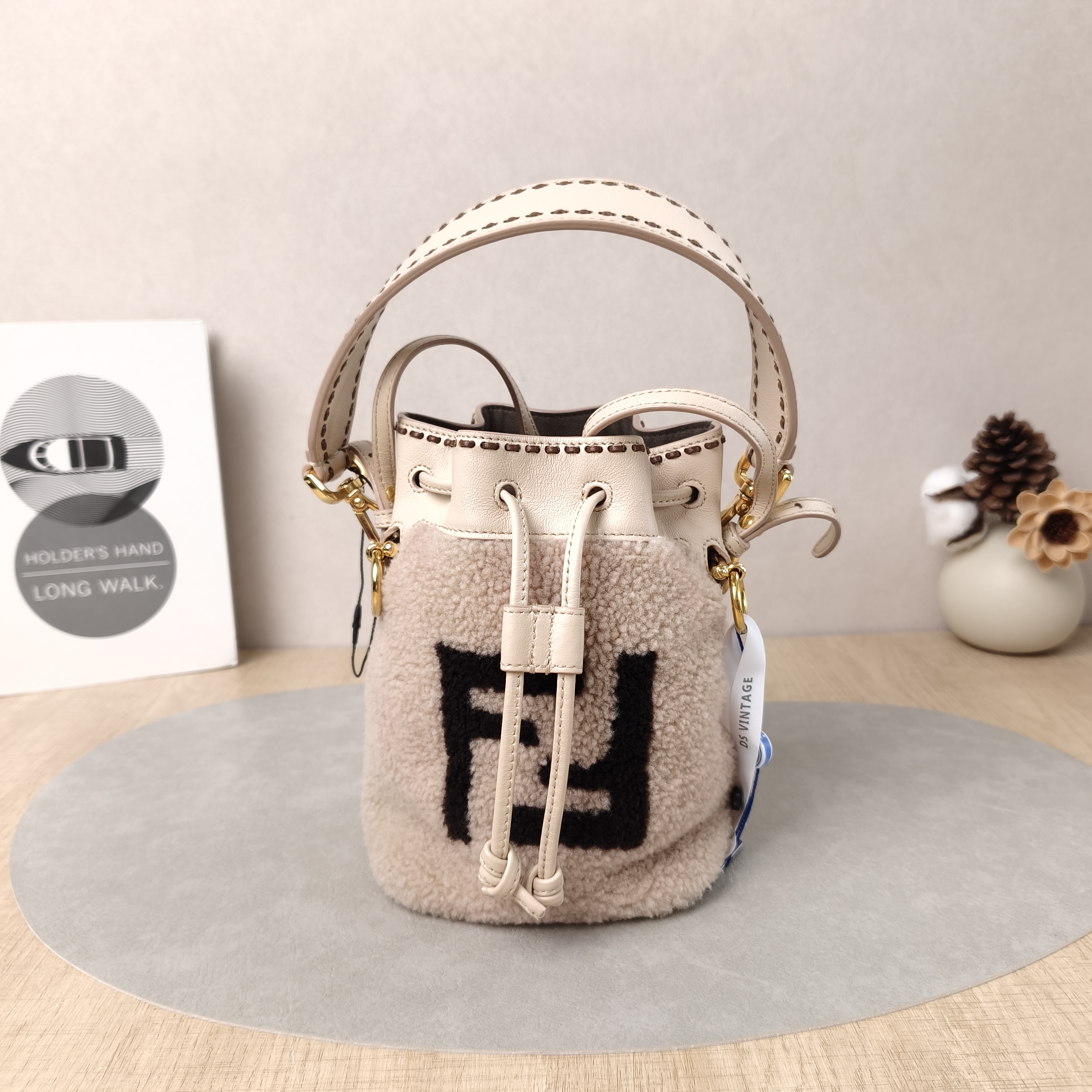 FENDI Crossbody Bag Mon Tresor Bucket Bag Lambskin mini12 × 10 × 18 cm
