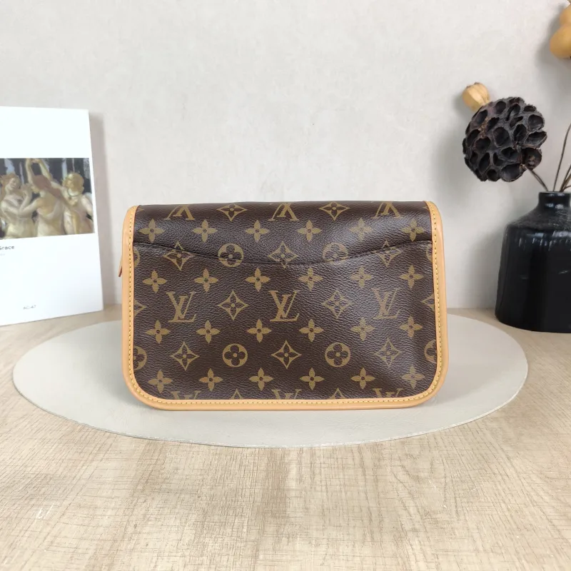 Louis Vuitton Crossbody Bag Diane Baguette Bag Shoulder Strap PVC Small 24 × 9 × 15 cm — cover view 3 of 6