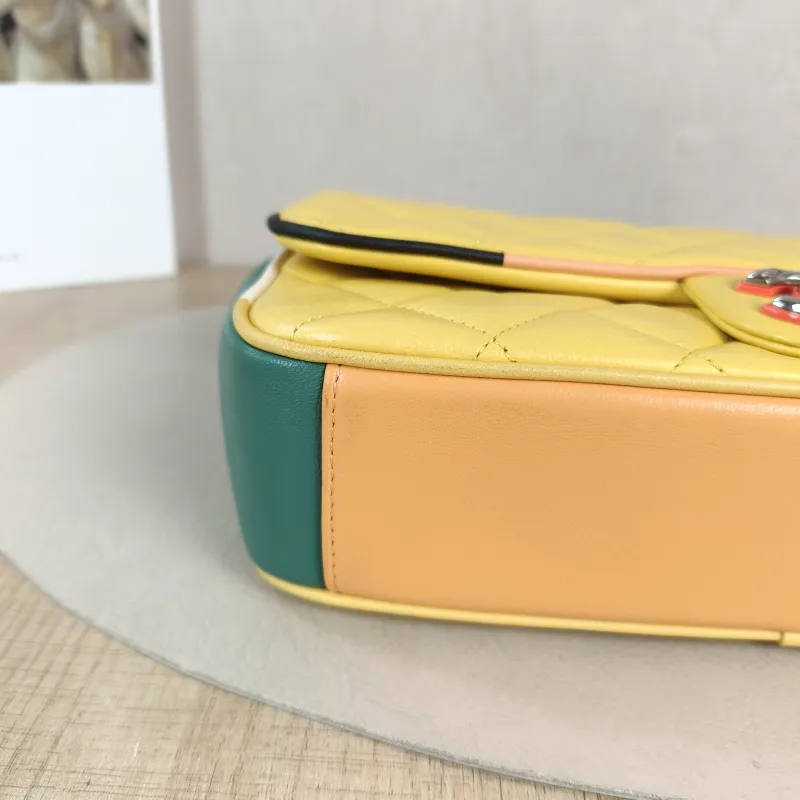 Chanel Crossbody Bag Classic Flap CF Yellow · Lambskin Medium 25.5 × 6.5 × 15.5 cm 23 — detail view 3 of 13