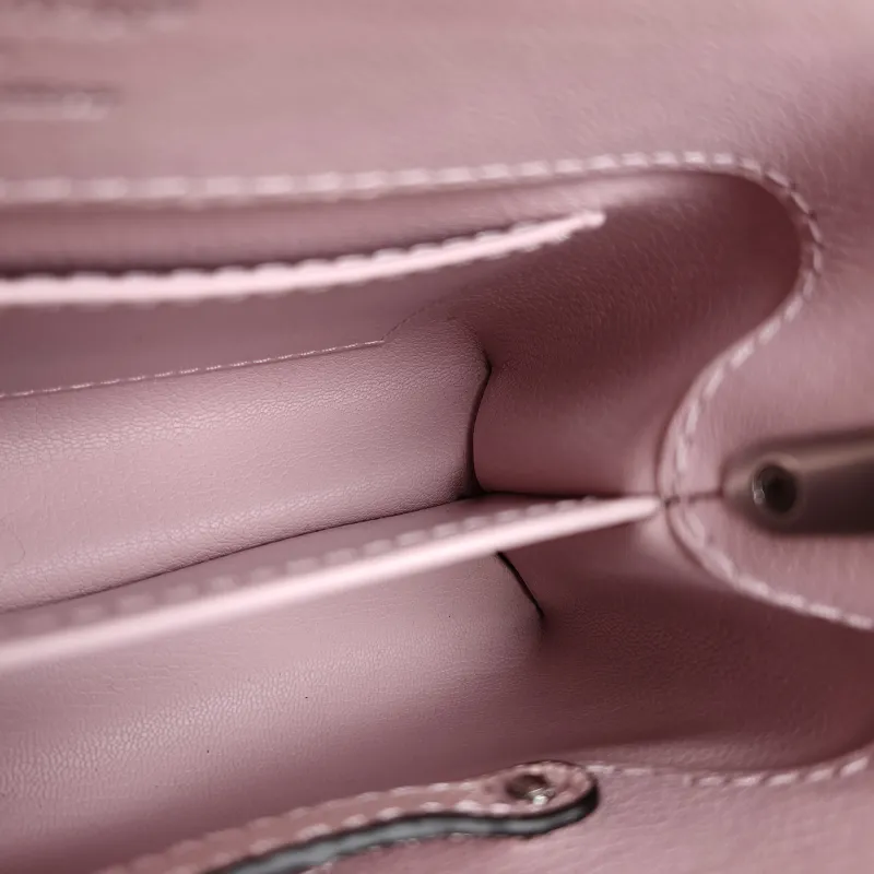Louis Vuitton Shoulder Bag Capucines Pink Mini 21 × 8 × 14 cm — detail view 1 of 11