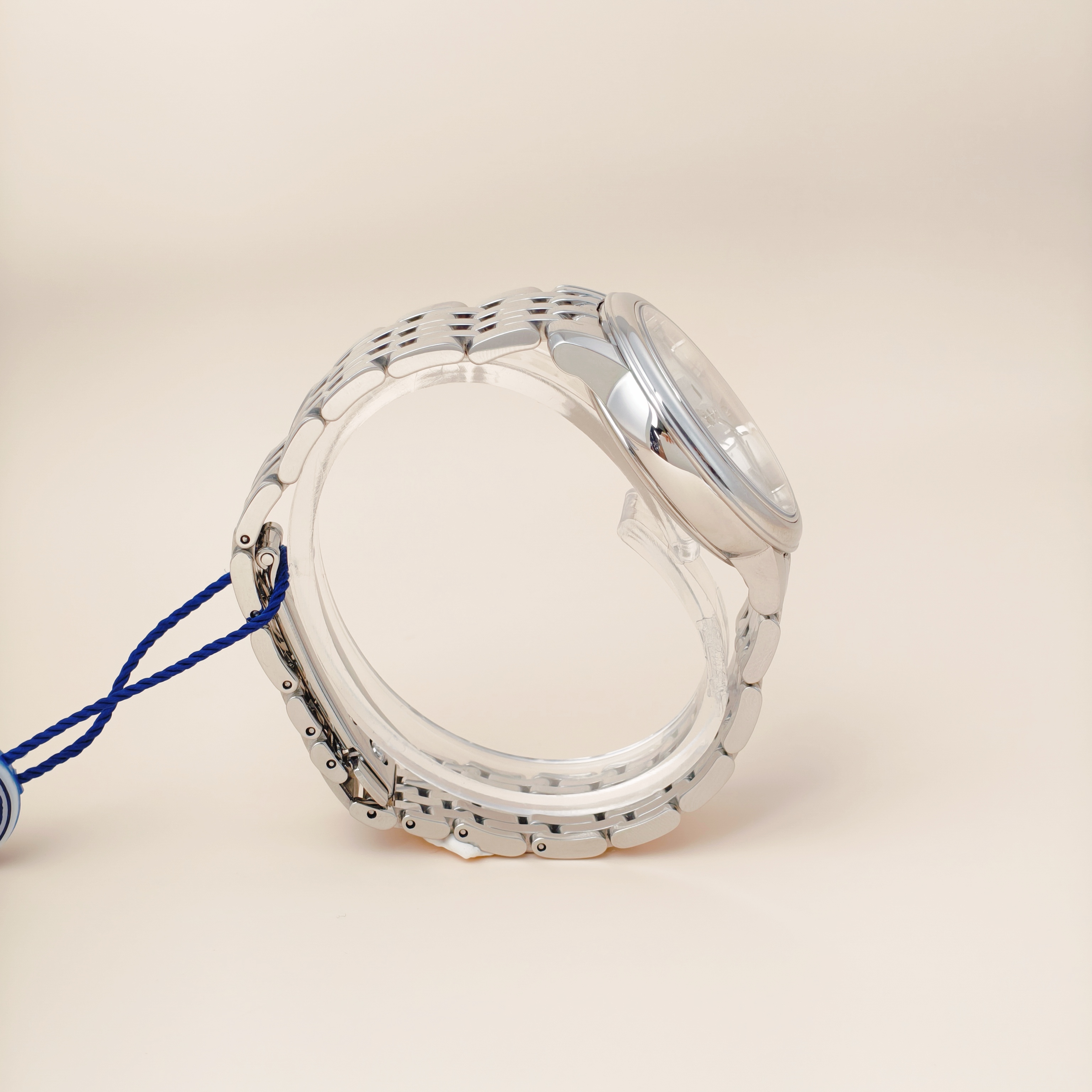 OMEGA Watch Collection Watch White Mother-of-Pearl One Size32.7mm — cover view 9 of 10