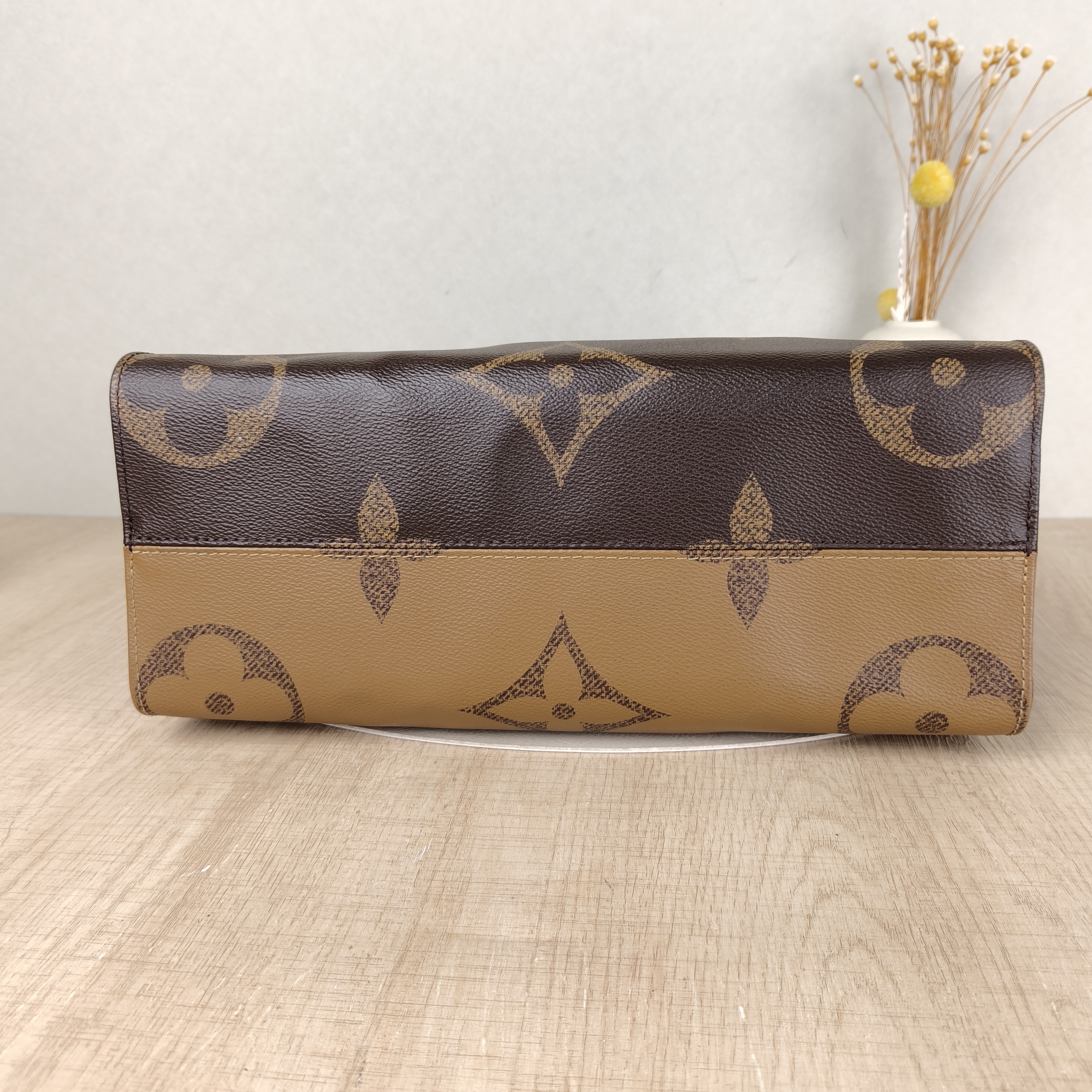 Louis Vuitton Shoulder Bag Onthego Medium Monogram PVC Medium35 × 14 × 27 cm — cover view 2 of 5