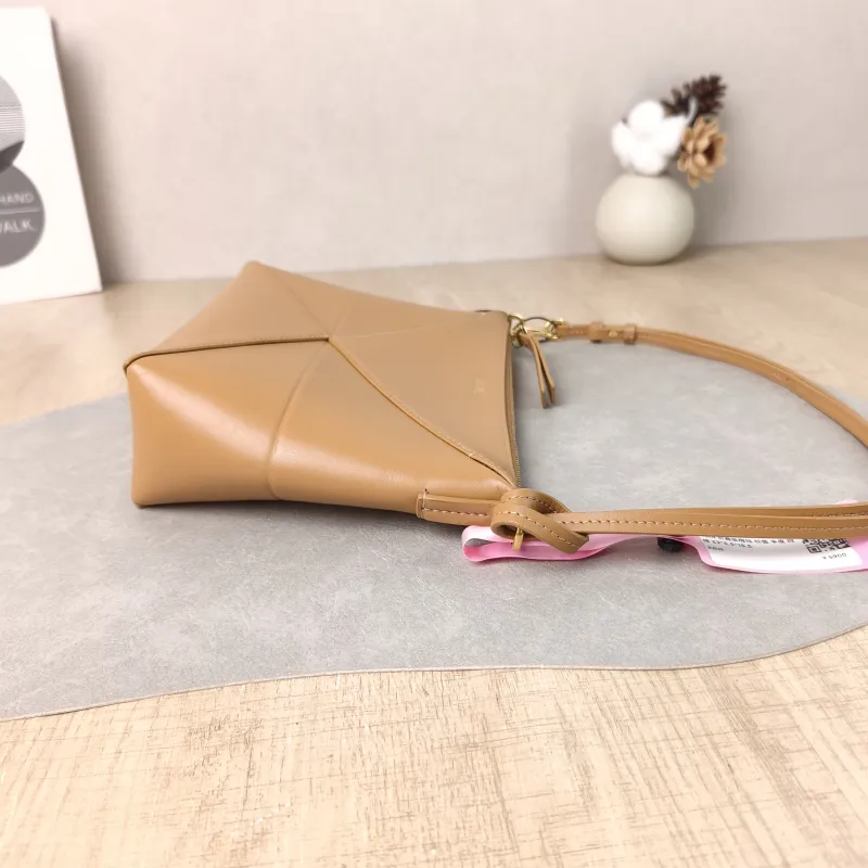 LOEWE Shoulder Bag puzzle fold Shoulder Bag Brown Calfskin One Size 23 × 6.5 × 15.5 cm — detail view 3 of 10