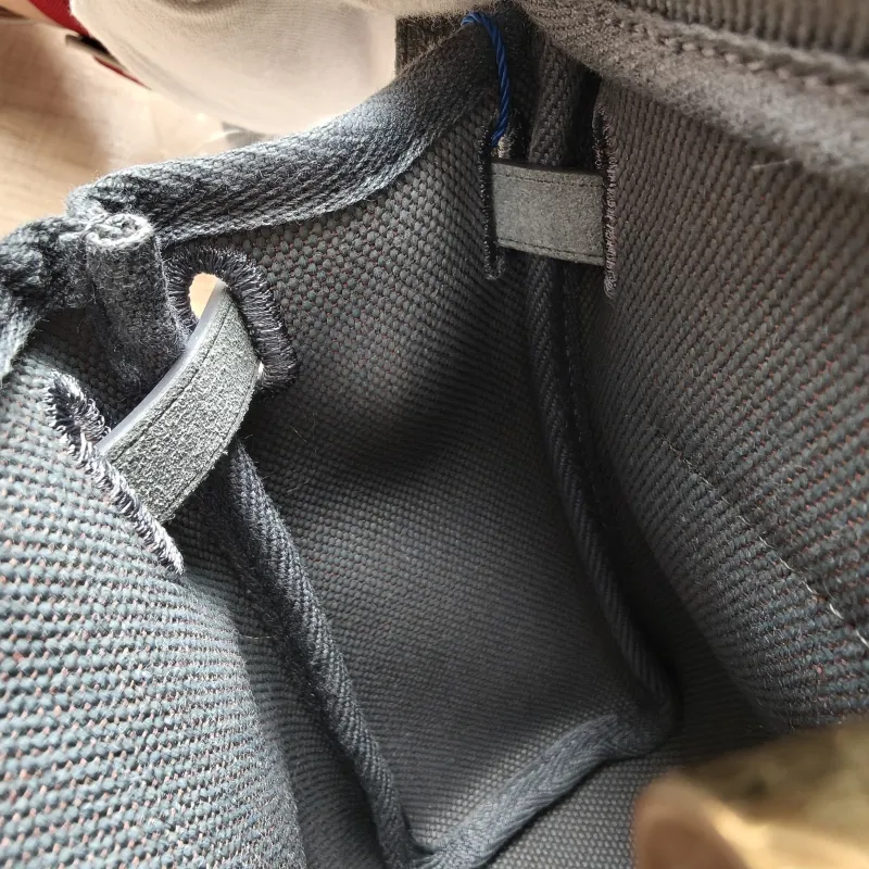 Hermès Crossbody Bag Herbag Zip 20 Calfskin，Canvasmini20.5 × 7 × 16.5 cm — detail view 7 of 12