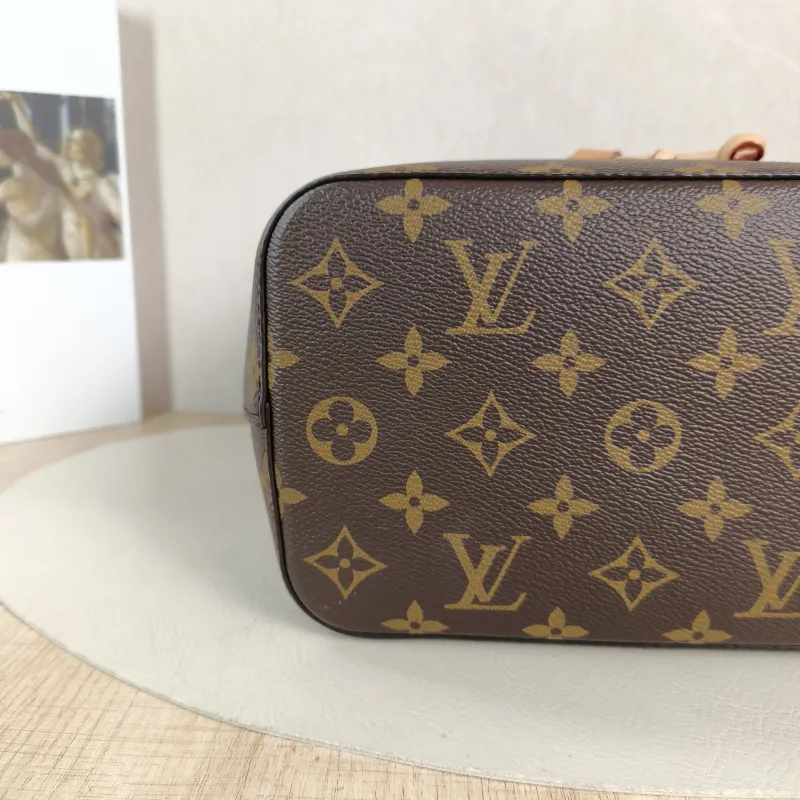 Louis Vuitton Crossbody Bag NÉONOÉ Bucket Bag BB Monogram PVC BB 20 × 13 × 20 cm — detail view 6 of 10