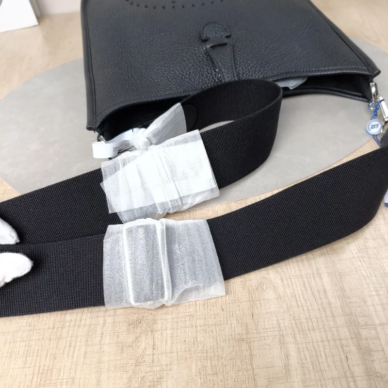 Hermès Crossbody Bag Evelyne 29 29Black Clemence Taurillon TC Calfskin Small29 × 8 × 30 cm — detail view 7 of 16