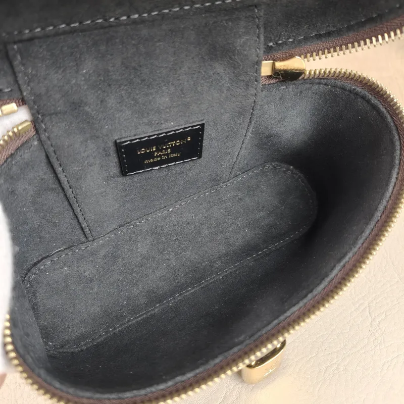 Louis Vuitton Shoulder Bag VANITY Cosmetic Bag Monogram PVC Small 19 × 6 × 13 cm — detail view 7 of 10