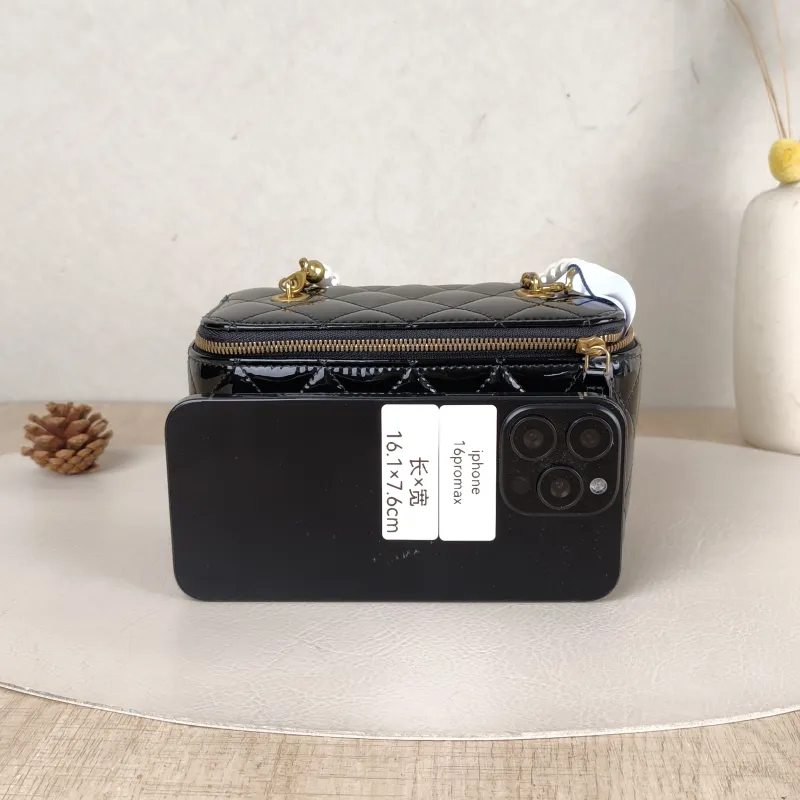 Chanel Crossbody Bag Edition Black Patent Leather One Size16 × 8 × 9.5 cm — cover view 4 of 5