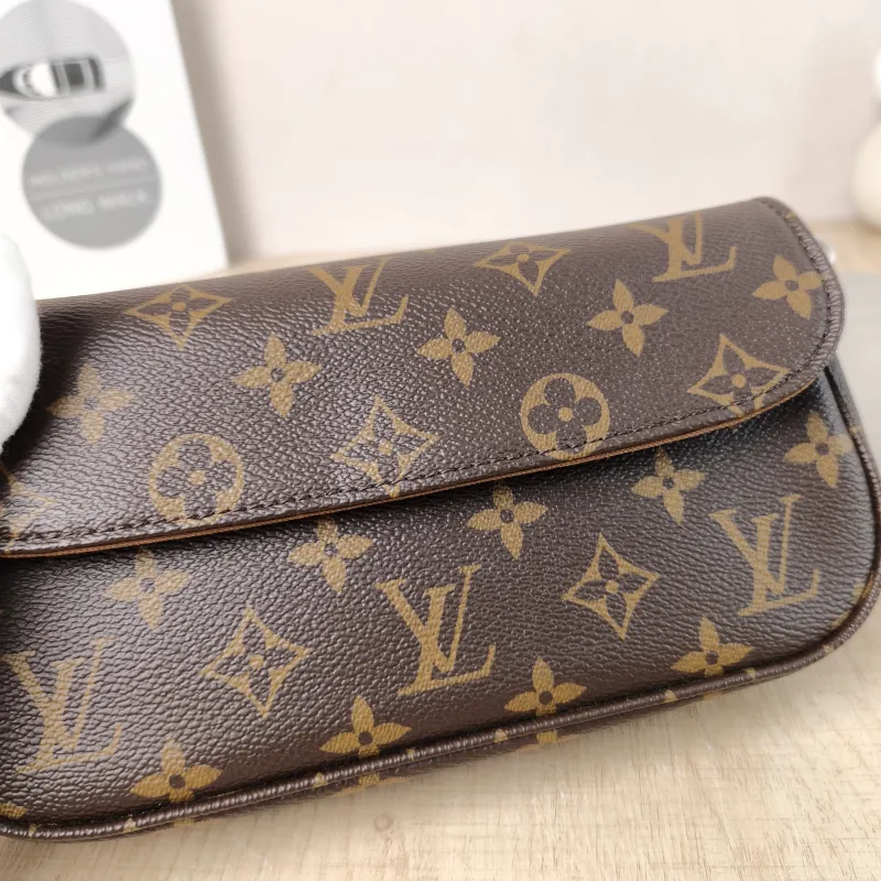 Louis Vuitton Crossbody Bag IVY Monogram PVC Small23.5 × 4.3 × 12 cm — detail view 12 of 12