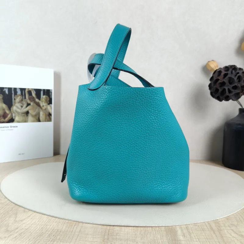 Hermès Top Handle Bag Picotin Lock 18 187F TC Calfskin Small18 × 13 × 18 cm — detail view 7 of 9