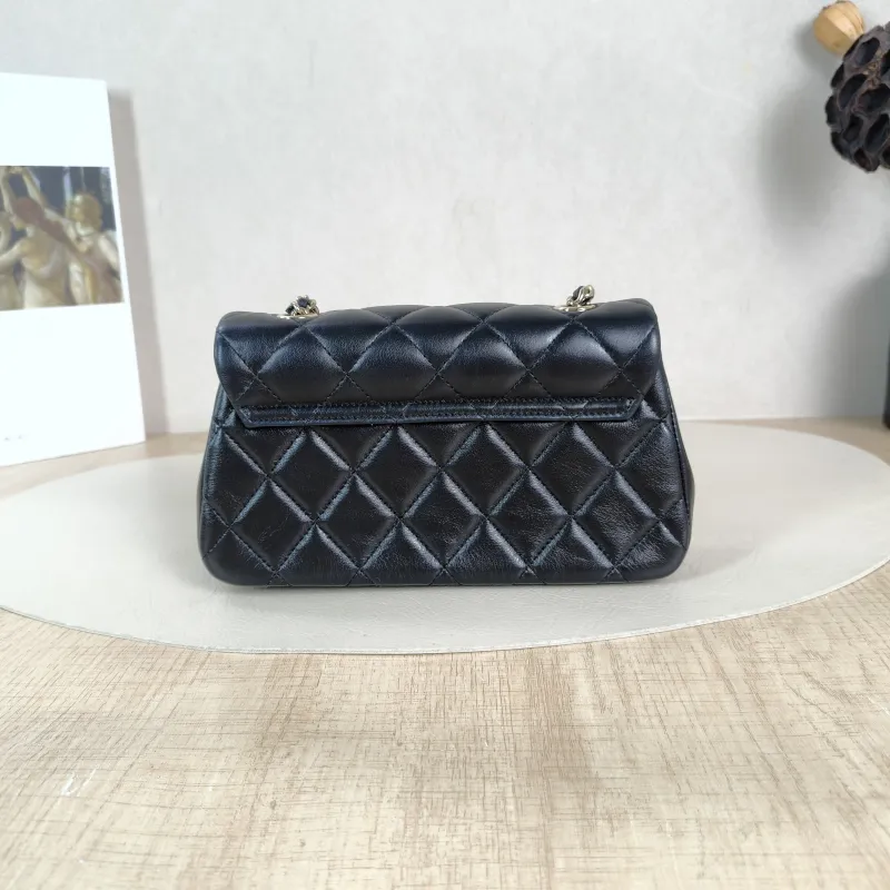 Chanel Crossbody Bag Crossbody Bag Black Lambskin One Size 19.5 × 4 × 11 cm — cover view 5 of 5