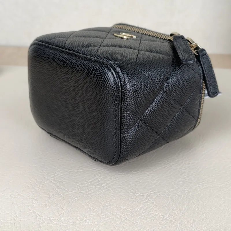 Chanel Crossbody Bag Edition Black Grained Calfskinmini11 × 7 × 9 cm — detail view 9 of 12