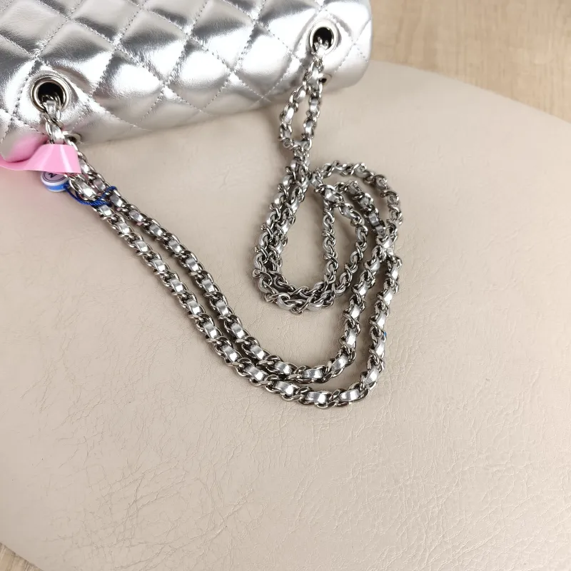 Chanel Crossbody Bag Crossbody Bag Silver Calfskin One Size 23 × 5.5 × 14 cm — detail view 4 of 11