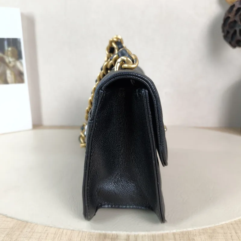 Chanel Crossbody Bag Edition Black Grained Calfskin 20 × 7 × 14.5 cm — detail view 7 of 12