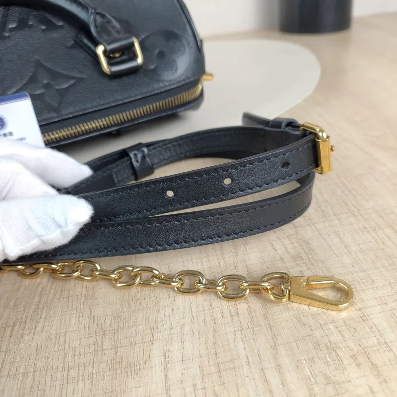 Louis Vuitton Crossbody Bag Speedy20Black Calfskin Small20.5 × 12 × 13.5 cm — detail view 5 of 10