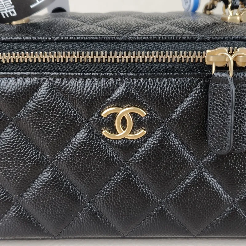 Chanel Crossbody Bag Edition Black Grained Calfskinmini16 × 8 × 9.5 cm — detail view 11 of 15