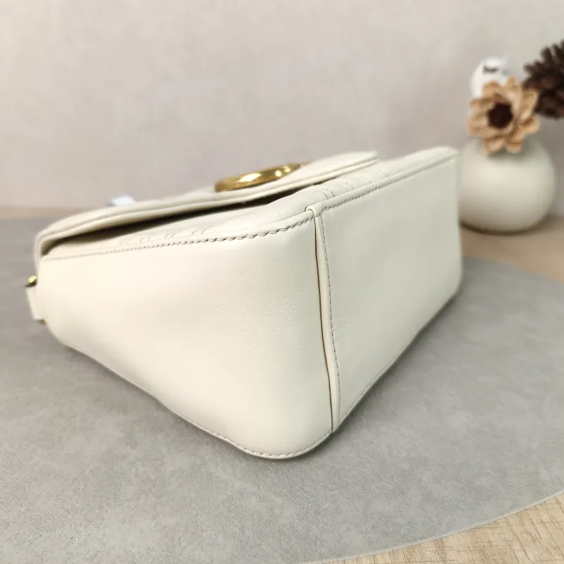 GUCCI Crossbody Bag GG Marmont Marmont White Calfskinmini21 × 8 × 15.5 cm — detail view 13 of 15