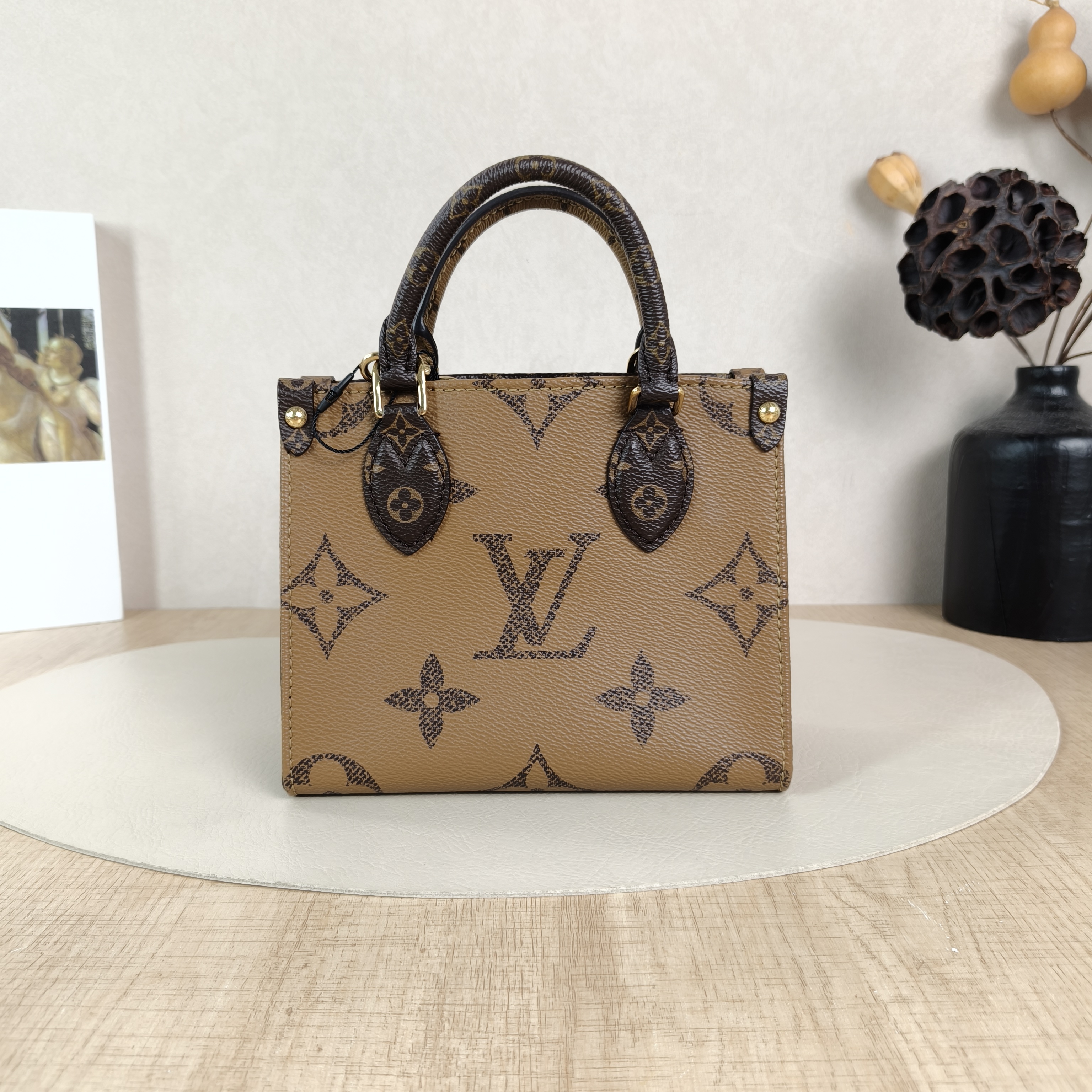 Louis Vuitton Crossbody Bag Onthego BB Monogram PVCBB18 × 8.5 × 15 cm — cover view 3 of 5