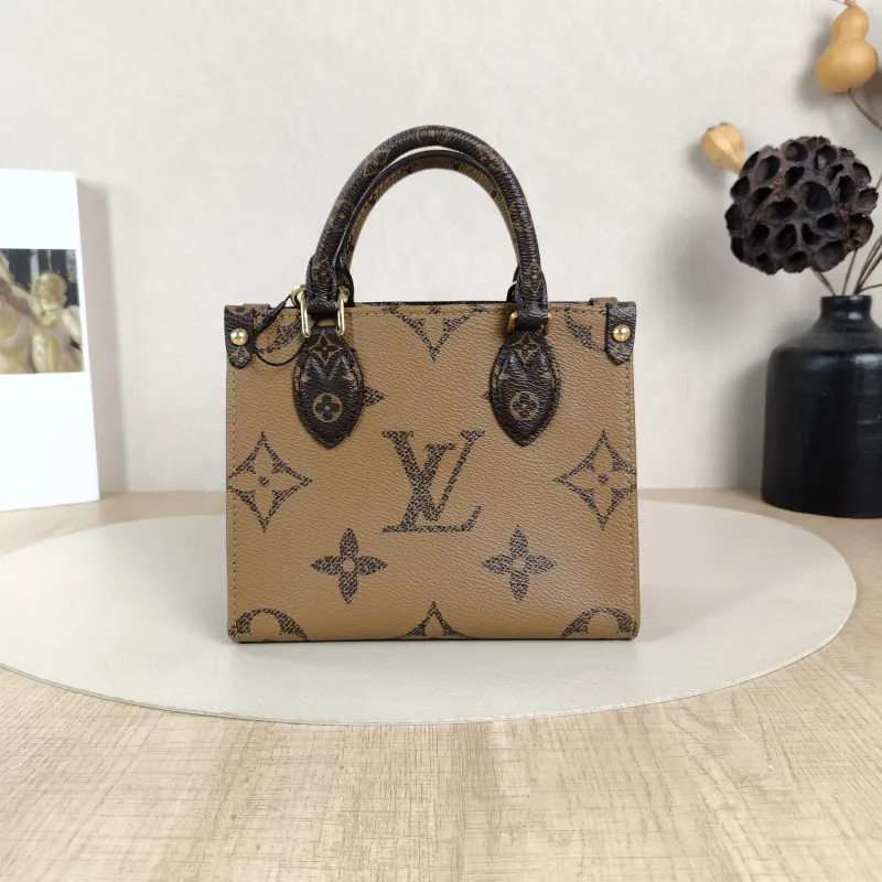 Louis Vuitton Crossbody Bag Onthego BB Monogram PVCBB18 × 8.5 × 15 cm — cover view 3 of 5