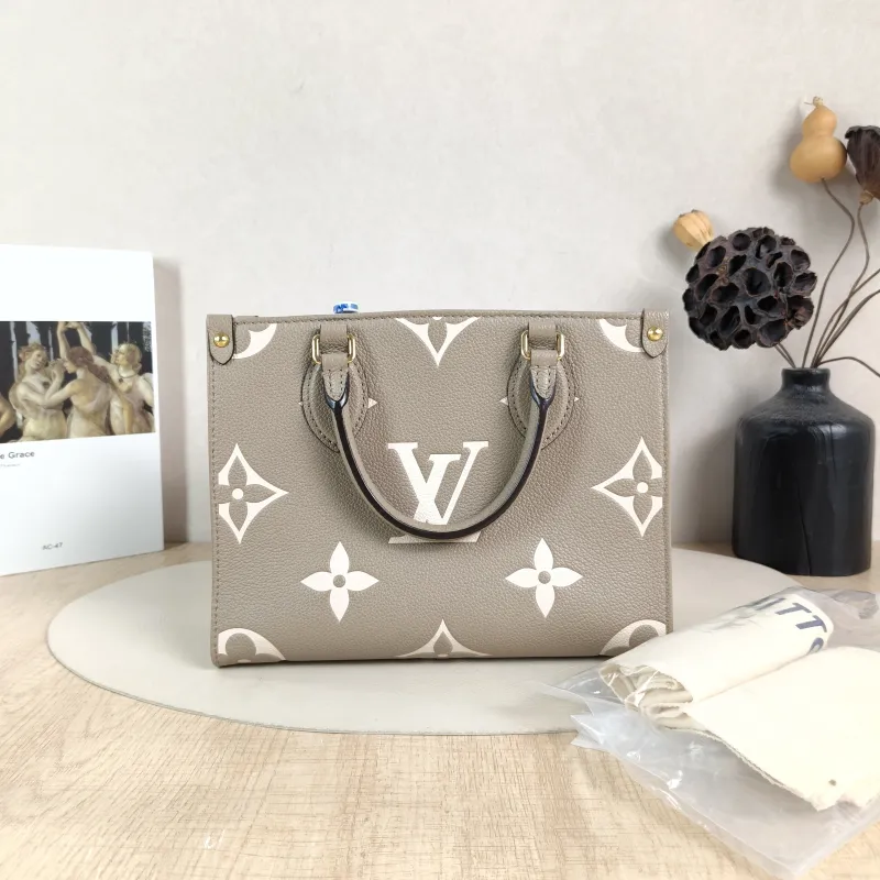 Louis Vuitton Shoulder Bag Onthego · White Empreinte Embossed Calfskin Small25 × 11.5 × 19 cm — cover view 2 of 6