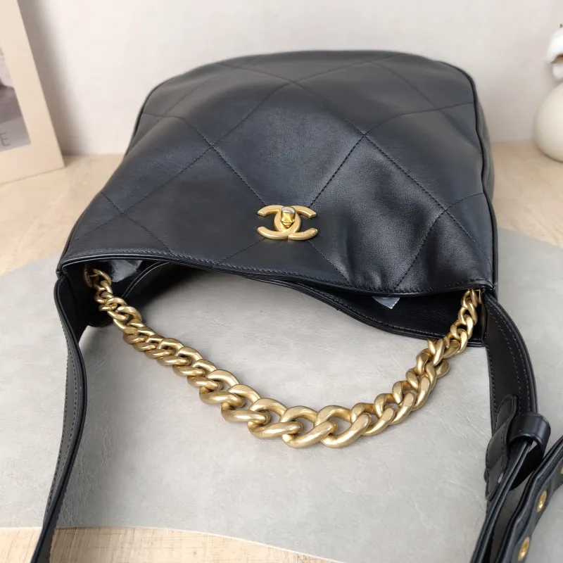 Chanel Shoulder Bag hobo Black Calfskin One Size 27 × 7 × 27 cm — detail view 4 of 10