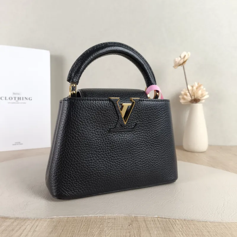 Louis Vuitton Crossbody Bag Capucines Black Calfskin Mini 21 × 8 × 14 cm — cover view 4 of 5