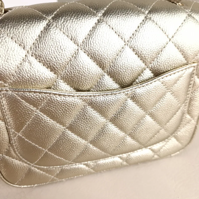 Chanel Crossbody Bag c Grained Calfskin Mini 17 × 8 × 13.5 cm — detail view 9 of 12