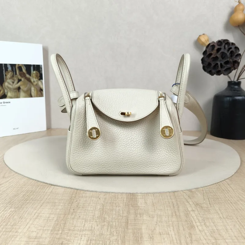 Hermès Crossbody Bag Lindy Mini 198LB eton TC Calfskinmini19 × 9.5 × 13 cm