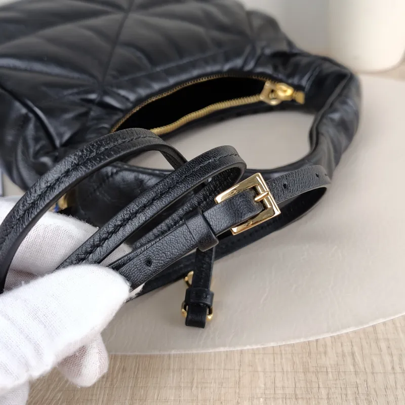 PRADA Shoulder Bag Re-Edition Black Lambskin 22 × 8 × 16 cm — detail view 6 of 11