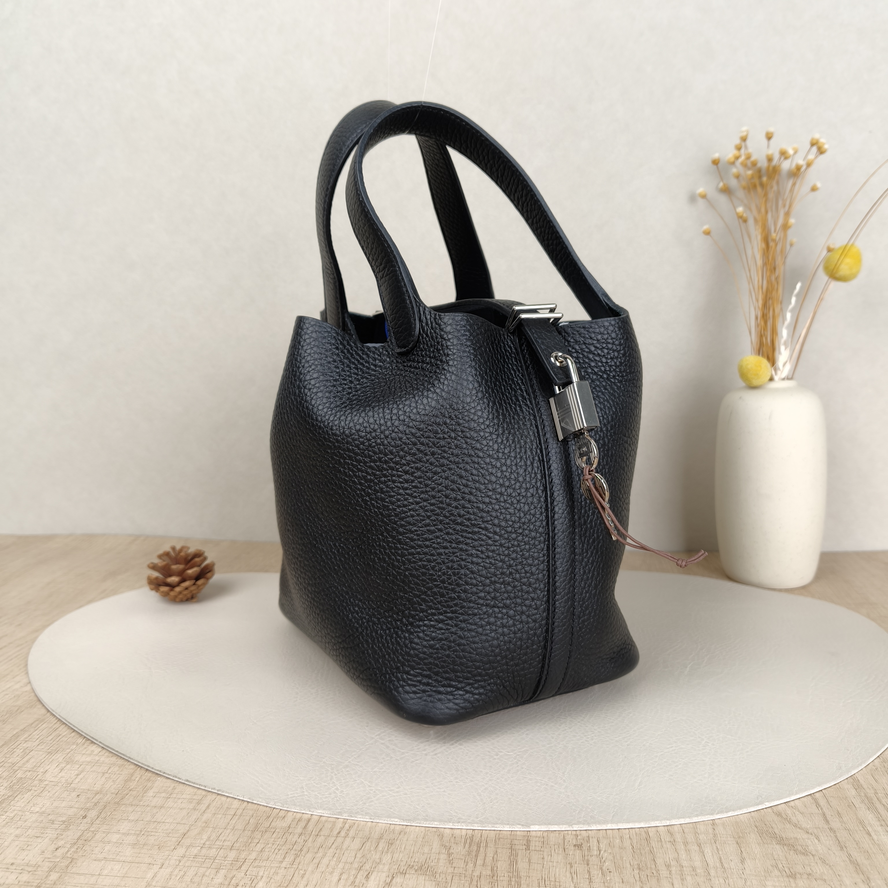 Hermès Top Handle Bag Picotin Lock 18 18Black Clemence Taurillon TC Calfskin Small18 × 13 × 19 cm — cover view 3 of 10