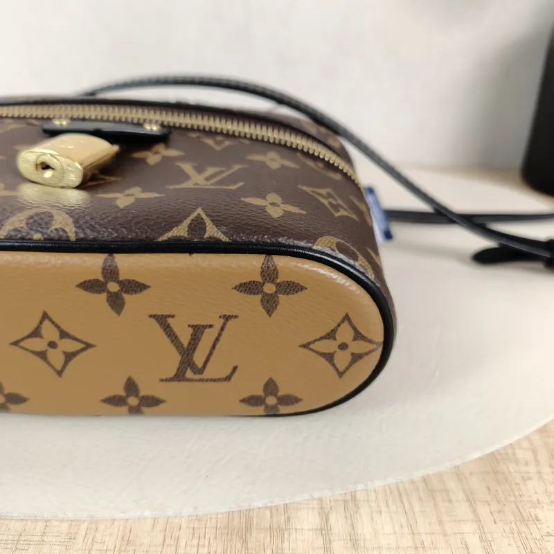 Louis Vuitton Shoulder Bag VANITY Cosmetic Bag Monogram PVC Small19 × 11 × 13 cm — detail view 2 of 11