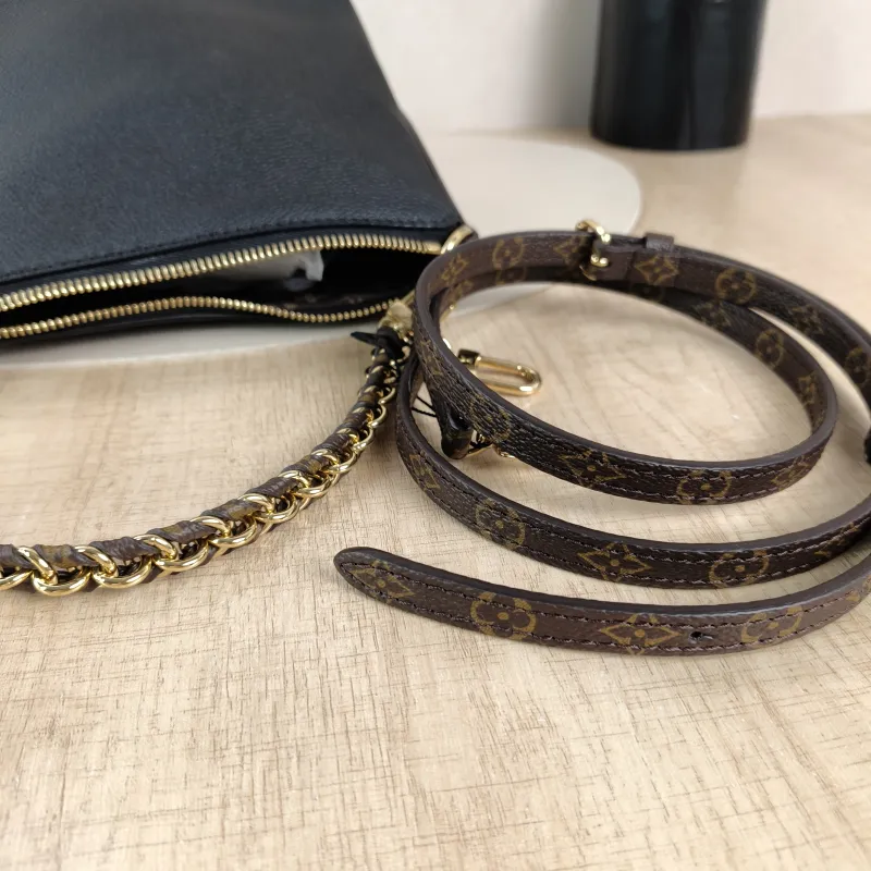 Louis Vuitton Crossbody Bag Multipass Hobo Shoulder Bag Black Calfskinmini17.5 × 9.5 × 18 cm — detail view 10 of 13