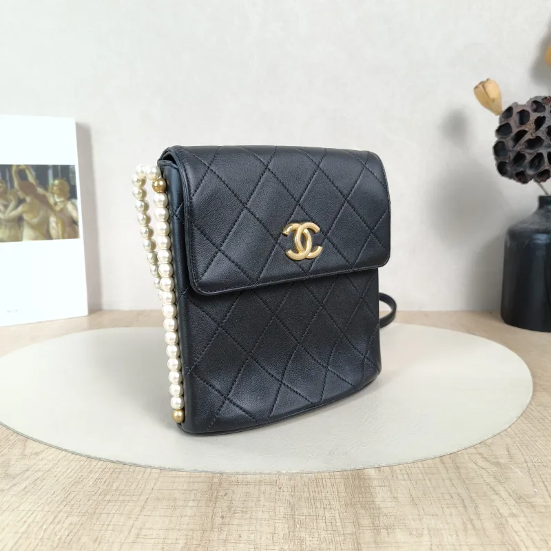 Chanel Pearl hobo Crossbody Bag Black Calfskin One Size18.5 × 7 × 19 cm — cover view 4 of 6