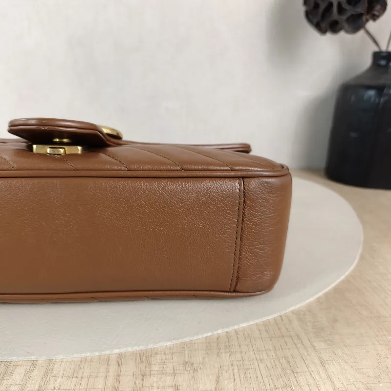 GUCCI Crossbody Bag GG Marmont Medium Marmont 26 Caramel Calfskin 26 × 7 × 15 cm — detail view 1 of 11