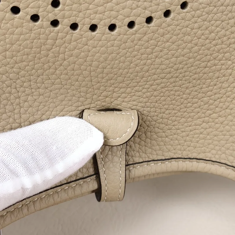 Hermès Crossbody Bag Evelyne Mini 16 Mini 16 S2 TC Calfskin Mini 17 × 5.5 × 18 cm K — detail view 2 of 8