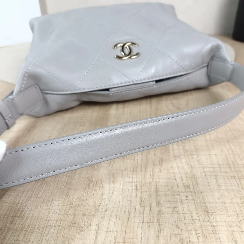 Chanel Shoulder Bag hobo Grey Lambskin One Size 22 × 8 × 16 cm — detail view 5 of 10
