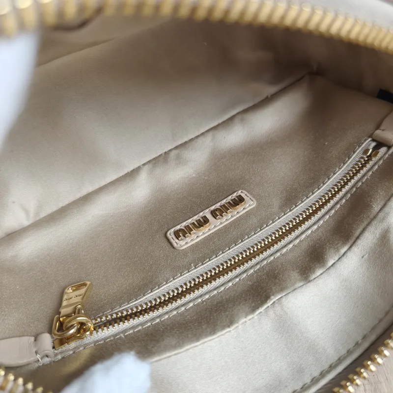 Miumiu Top Handle Bag Arcadie MatelasséCollection Edition Beige Lambskin Medium22 × 7.5 × 10.5 cm — detail view 1 of 12