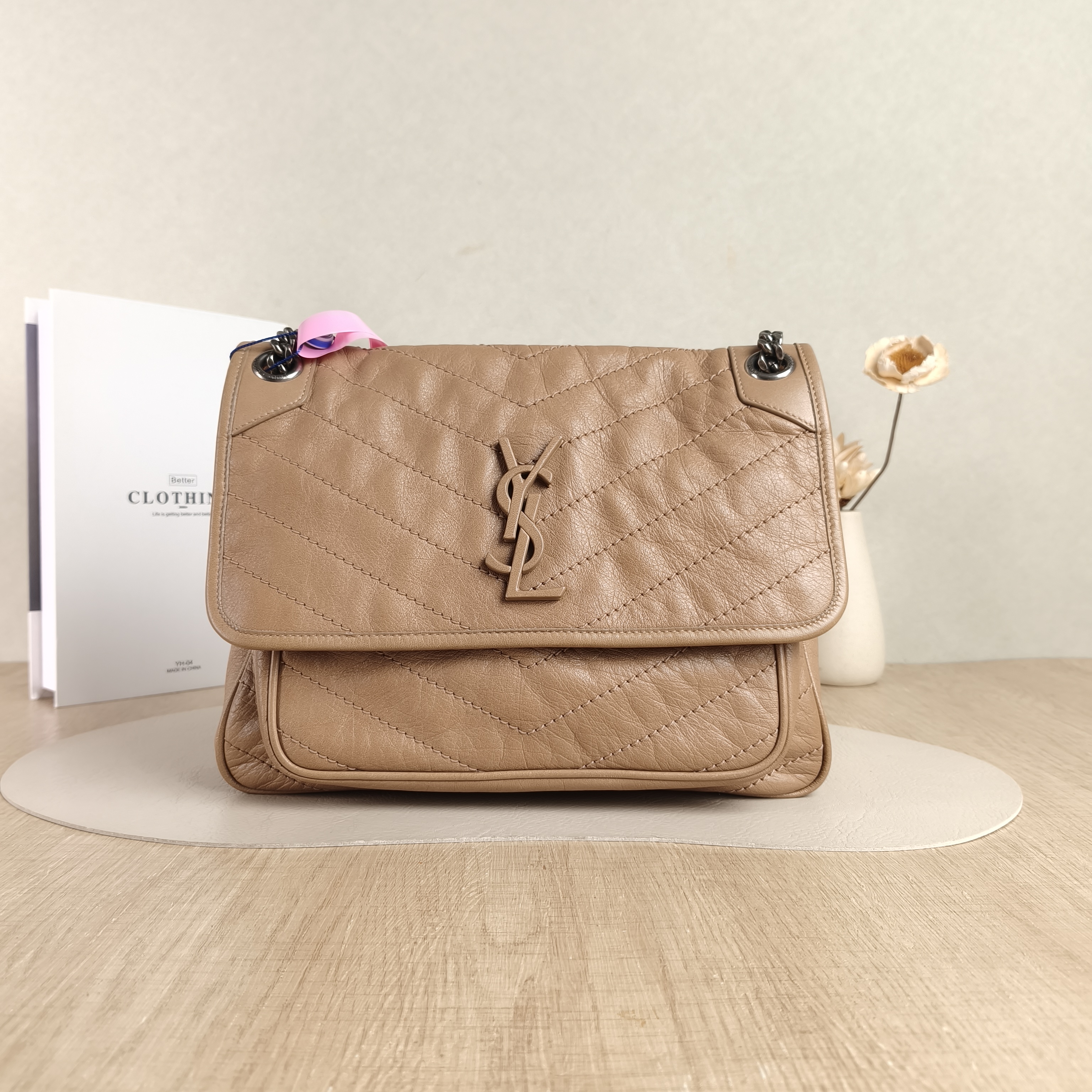 SAINT LAURENT Crossbody Bag Niki D Calfskin Medium28 × 8.5 × 20 cm
