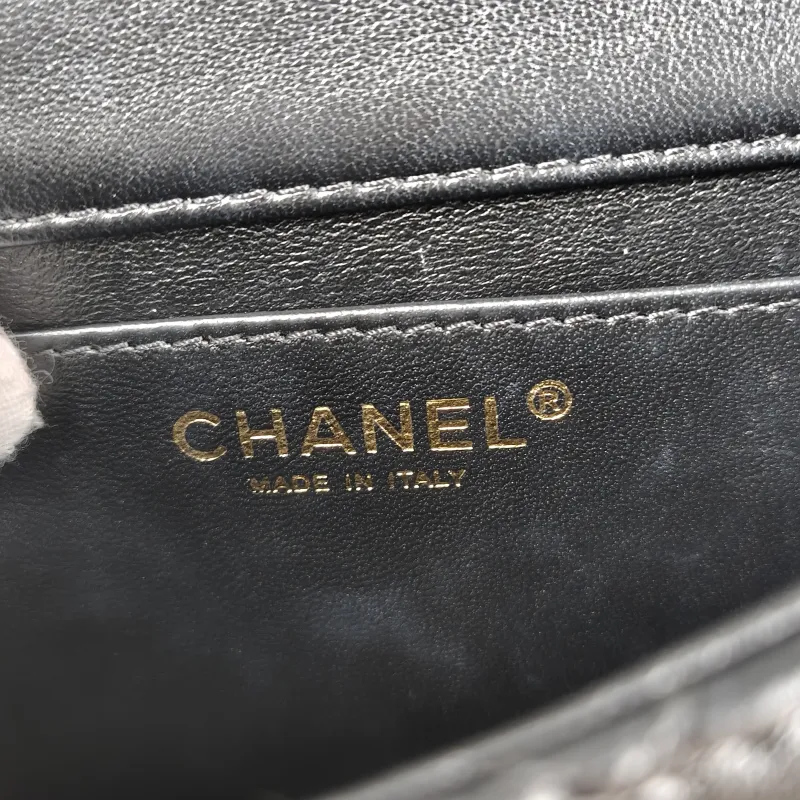 Chanel Crossbody Bag24p Pearl Black Lambskinmini17 × 5 × 12.5 cm — detail view 10 of 14