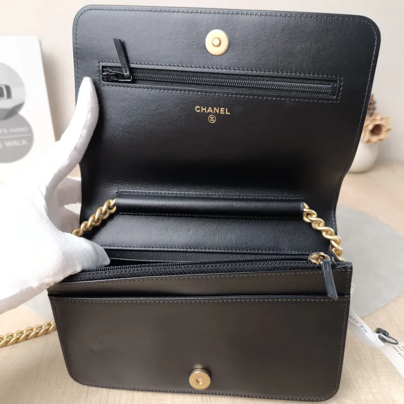 Chanel Crossbody Bag Le Boy​ WOC Black Grained Calfskinmini19.2 × 3.5 × 12.3 cm — detail view 9 of 15