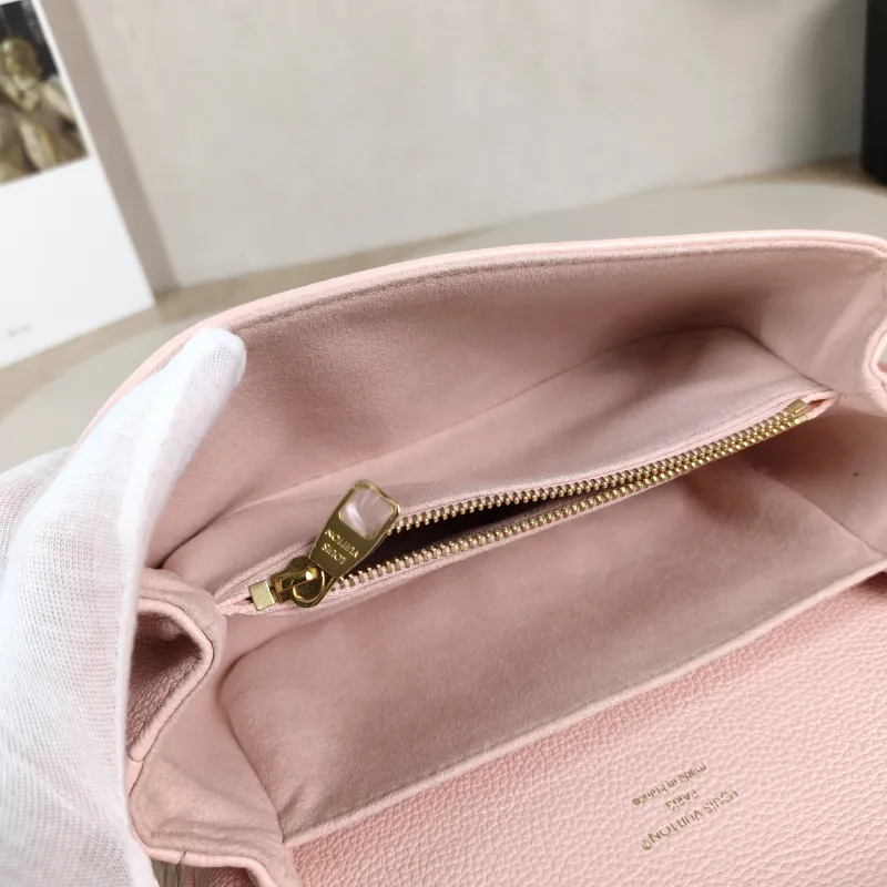 Louis Vuitton Crossbody Bag Pochette Métis East West Empreinte Embossed Calfskin Monogram Small21.5 × 6 × 13.5 cm — detail view 8 of 11