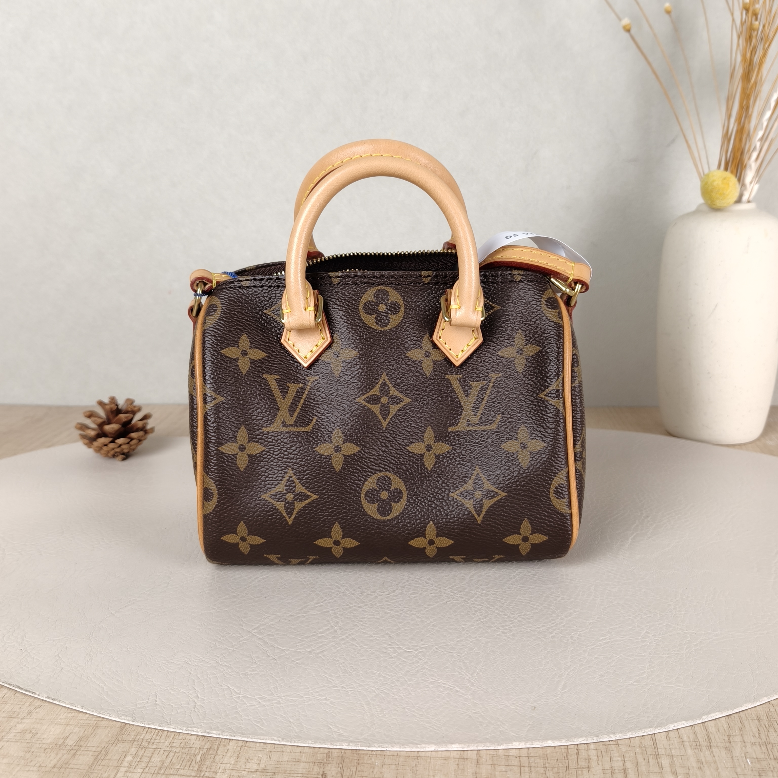 Louis Vuitton Crossbody Bag Speedy Nano Shoulder Strap PV Cnano16 × 10 × 12.5 cm