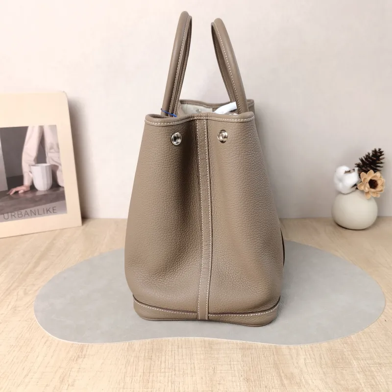 Hermès Top Handle Bag Garden Party 36 36 Negonda Calfskin Large 36 × 17 × 26 cm A — detail view 6 of 12